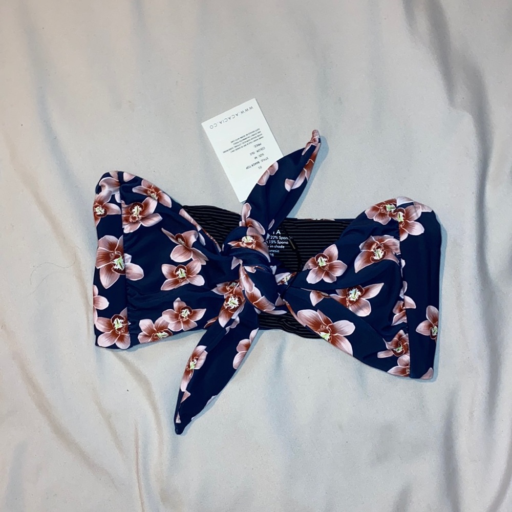Acacia Swimwear Baker top size medium in Isle